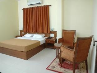 Hotel Indralok Junagadh Buitenkant foto